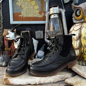 Sofft Women's Lonnie Lace-up Corduroy Boots